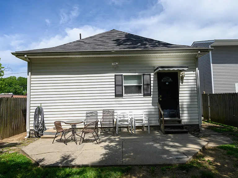 318 S B St — Photo 11
