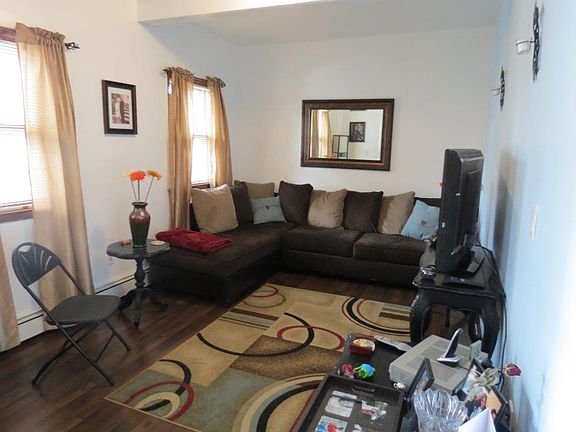 3rd image of 181 Beekman Ave