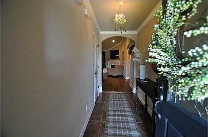 2nd image of 4 Henrietta Ln
