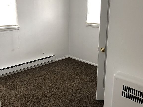 5th image of 420 Walnut St APT 1