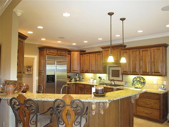4th image of 605 Gardenia Way