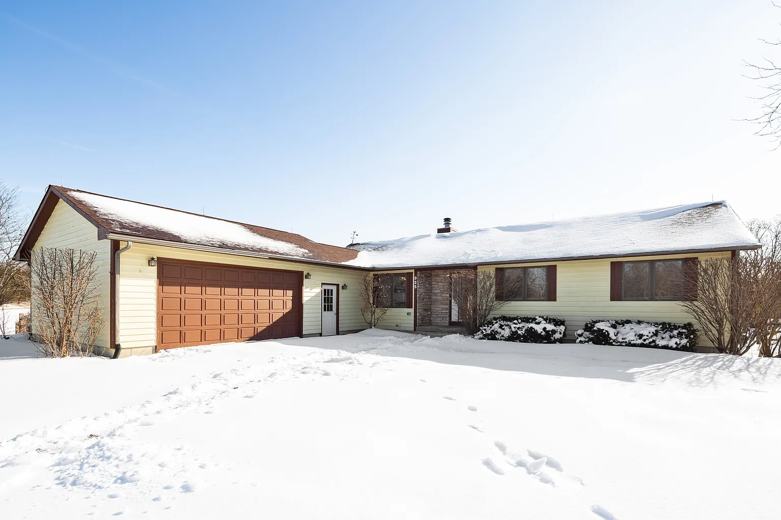 925 Amber Ln photo 1