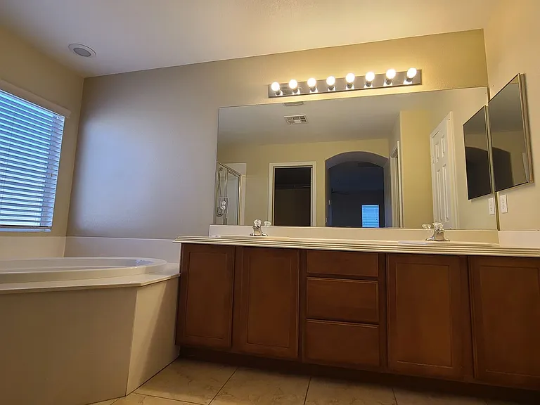 7449 W Mistral Ave — Photo 23