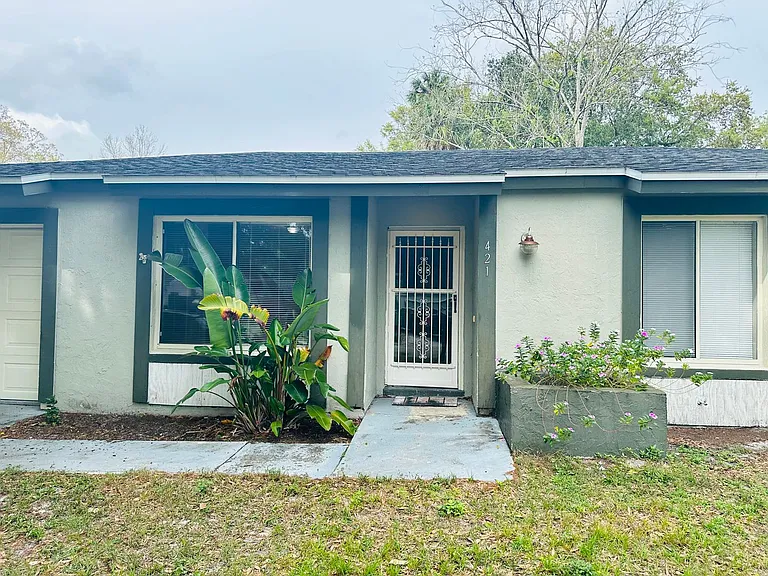 421 S Hawthorn Cir — Photo 2