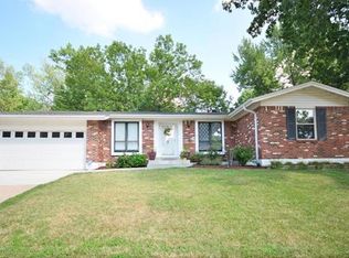 912 Parkfield Ter, Ballwin, MO 63021