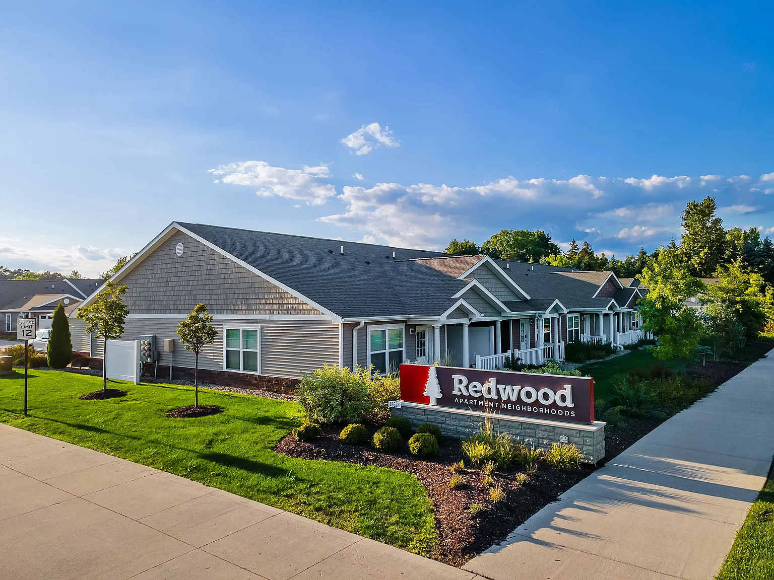 Redwood Brownstown Telegraph Sibley Road — Photo 4