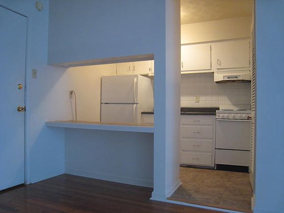 4th image of 1356 Royalty Ct APT 1