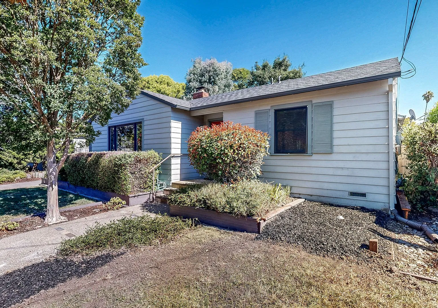 Bright & Cozy! Conveniently located Three Bedroom Two Bath Single Level with Detached Two Car Gar... — Photo 4