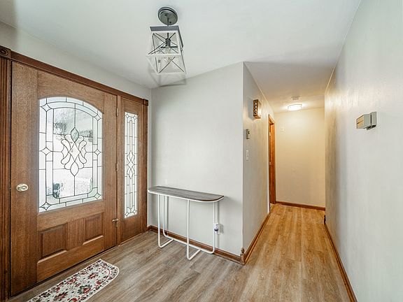 4th image of 3211 Spring Dr