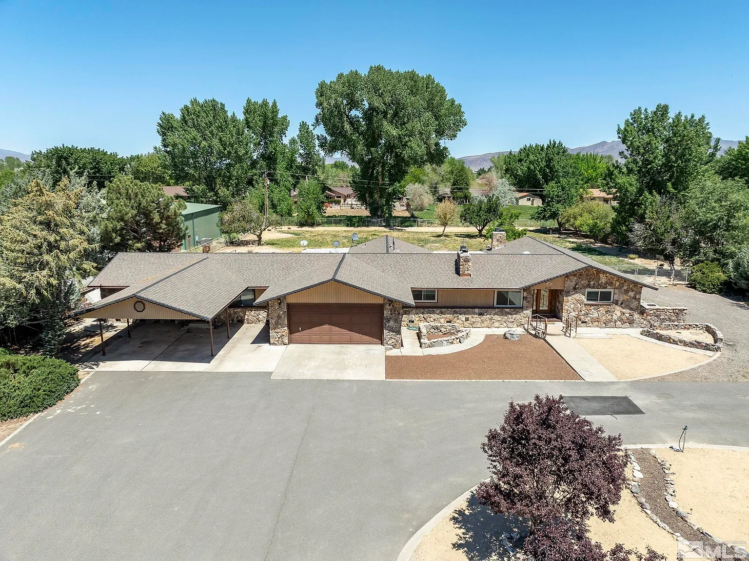 600 Country Dr photo 1
