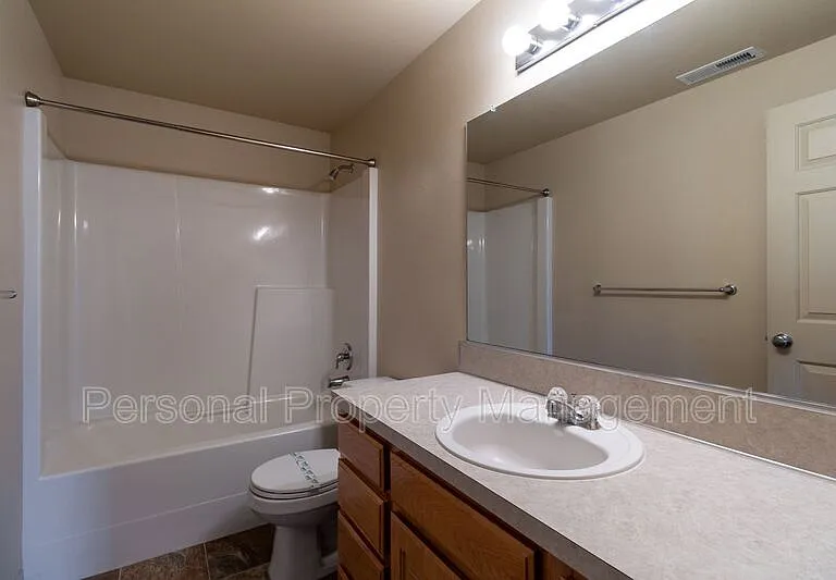 7905 NE 64th St — Photo 12