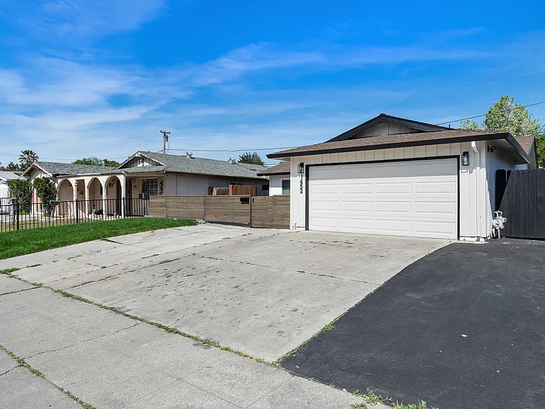 Lochner Dr — Photo 15