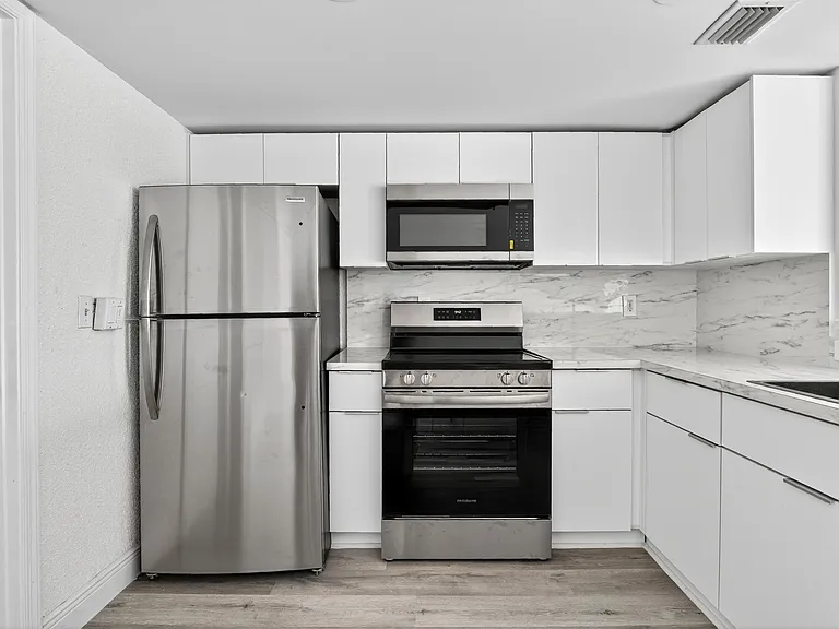 495 SE 8th St #242 — Photo 17