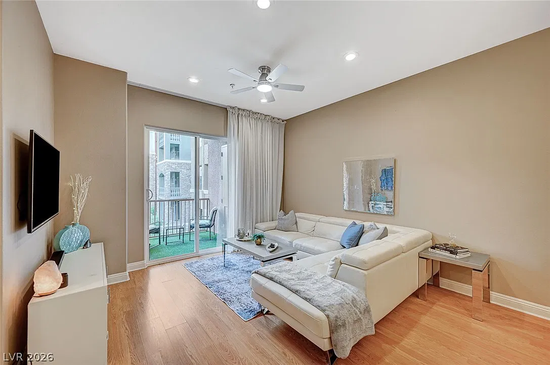 2 bed, 2.0 bath, 1086 sqft, $1,900 — Photo 3