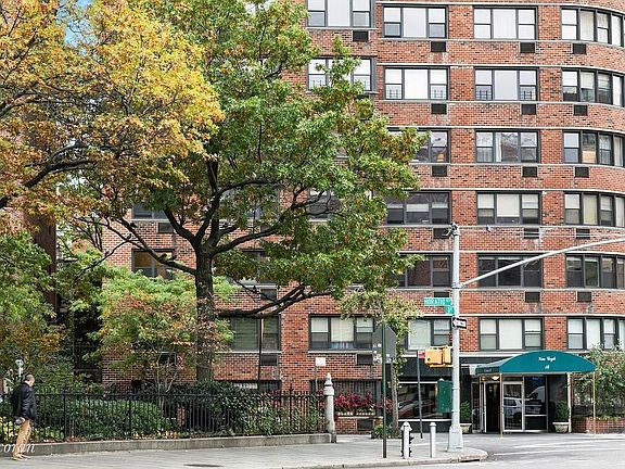 5th image of 14 Horatio St APT 9K
