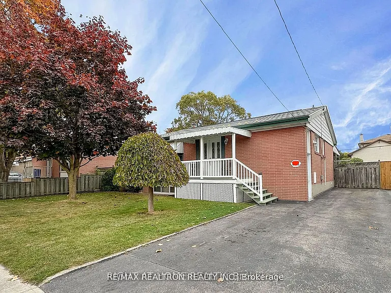 923 Bayview Ave #BASEMENT — Photo 2