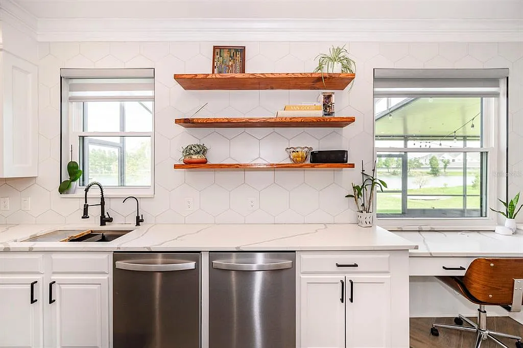 4 bed, 4.0 bath, 3082 sqft, $3,300 — Photo 3