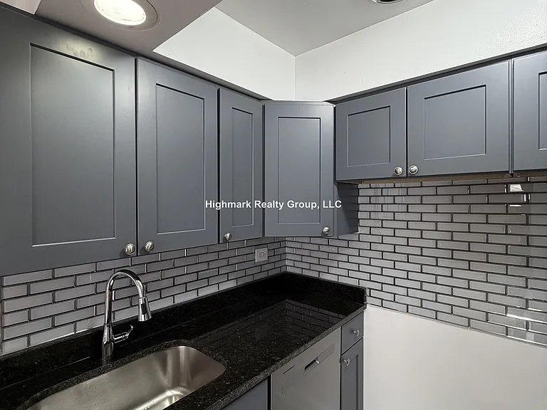 6830 N Sheridan Rd #251A — Photo 1