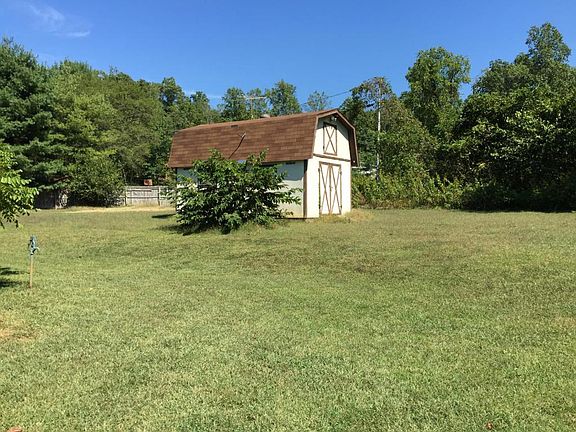 3rd image of 44 Fern Glen Ln