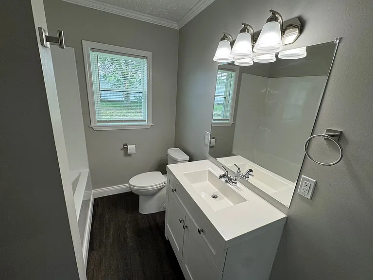 2422 Elliott St — Photo 7