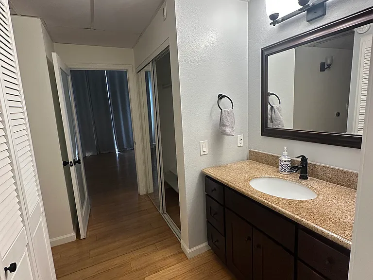533 S Saint Andrews Pl #312 — Photo 12
