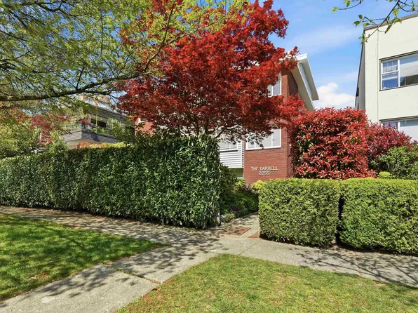 2255 W 40th Ave #8, Vancouver, BC V6M 1W7
