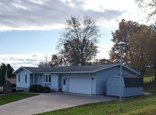 715 N 1st St, La Crescent, MN 55947