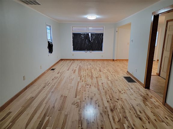 4th image of 87 Brown St
