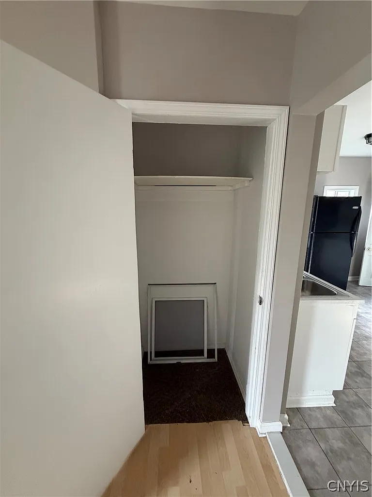 4 bed, 1.0 bath, 2092 sqft, $1,600 — Photo 4