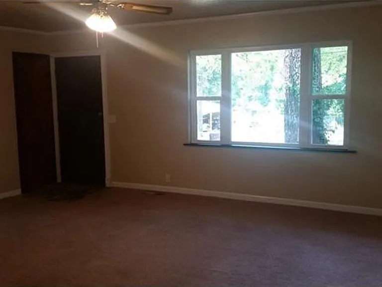 1223 Roosevelt Ave — Photo 2