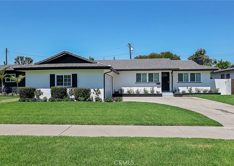 1st image of 424 S Lilac Ln