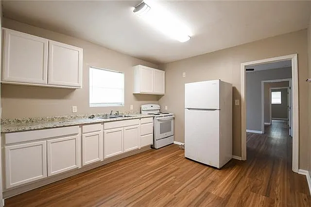 1021 Egania St — Photo 3