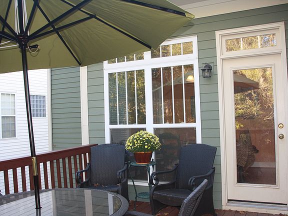 Upper deck at family room