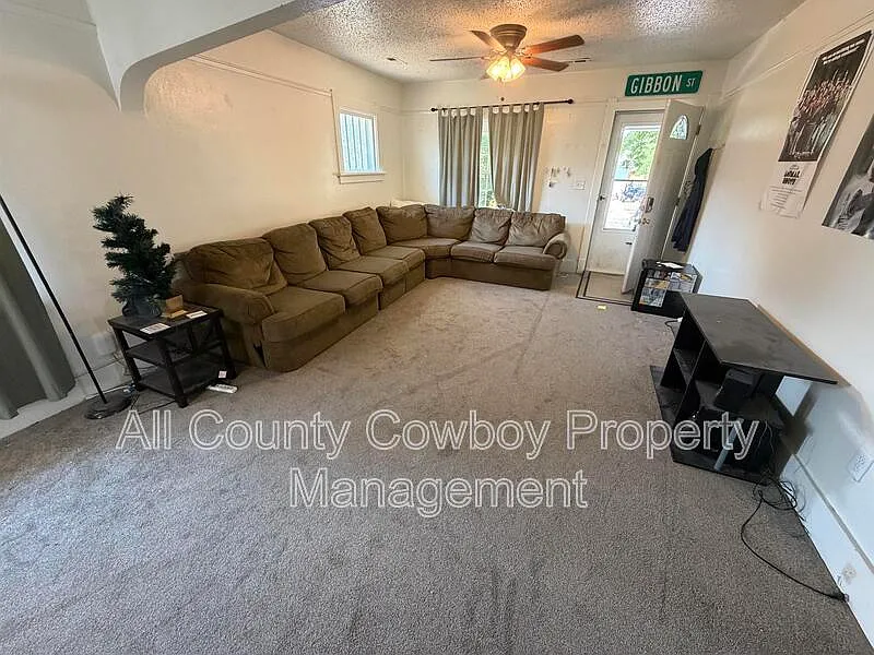 4 bed, 2.0 bath, 900 sqft, $1,850 — Photo 4