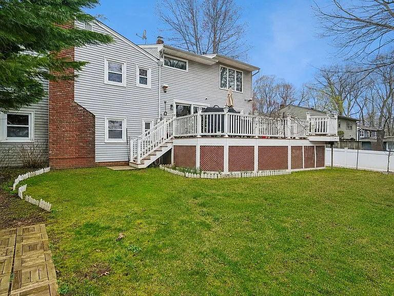 106 N Ashby Ave — Photo 2