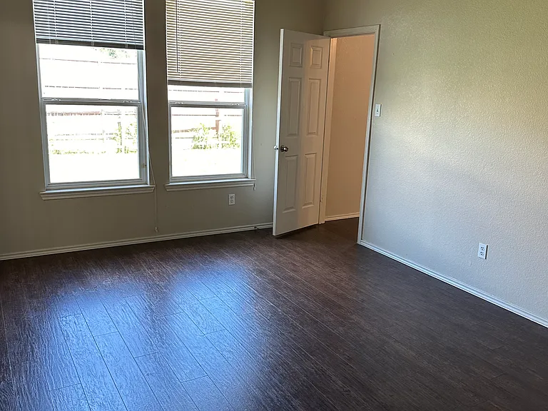1411 Bankston Dr — Photo 5