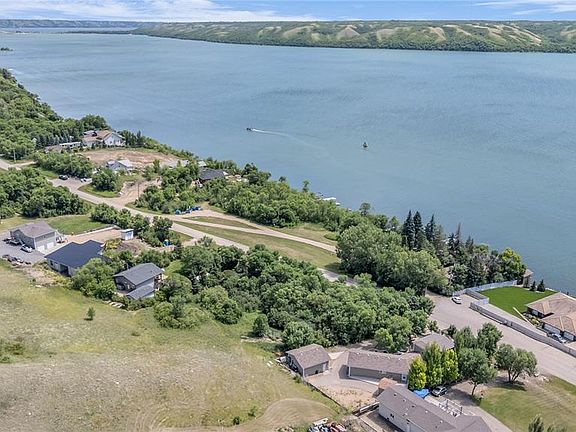 4th image of 359 Pasqua Lake ROAD