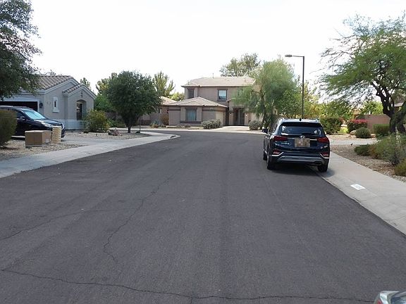 4th image of 18079 W Paradise Ln