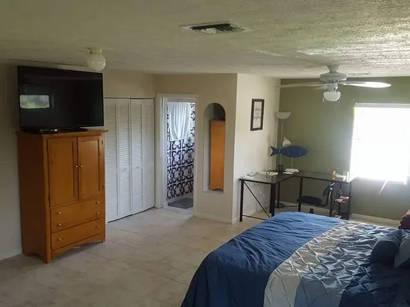 549 SW Fredrica St, Port Saint Lucie, FL 34983