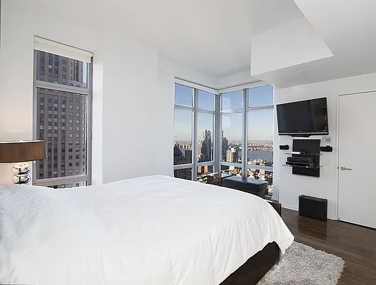 Rented by R New York | media 22