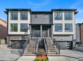 428 6th St Floor 2, Palisades Park, NJ 07650