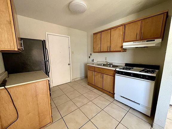 3rd image of 5126 Trowbridge Dr