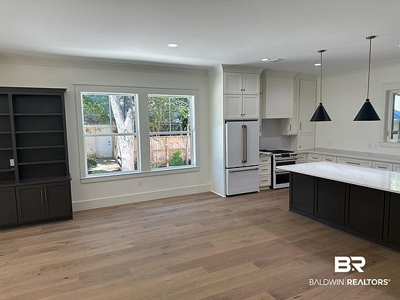 3rd image of 13 Echo Ln