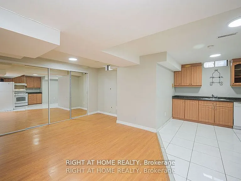 1724 Samuelson Cir — Photo 29