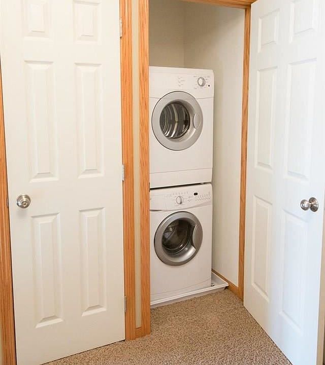 2nd image of 3211 Crestridge Rd