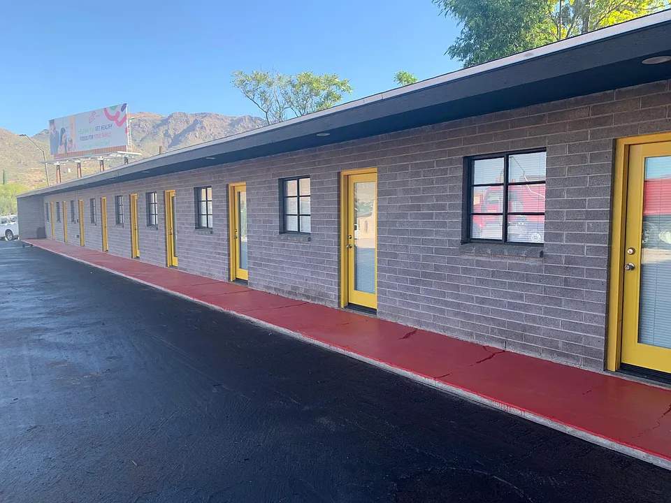 825 W US Highway 60