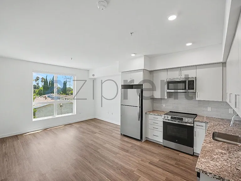 18900 Parthenia St #310 — Photo 13