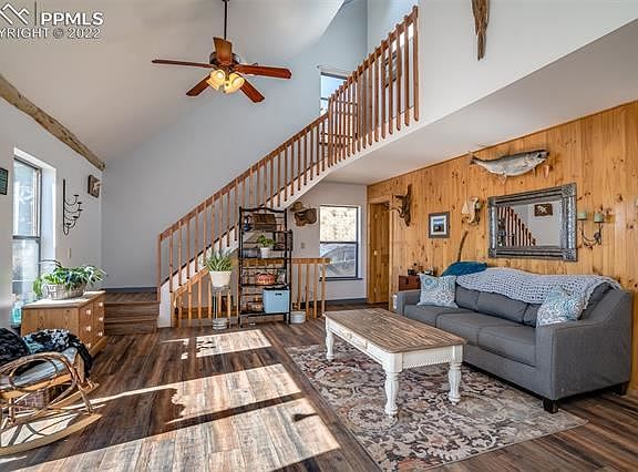 3rd image of 1063 Meadow Ln
