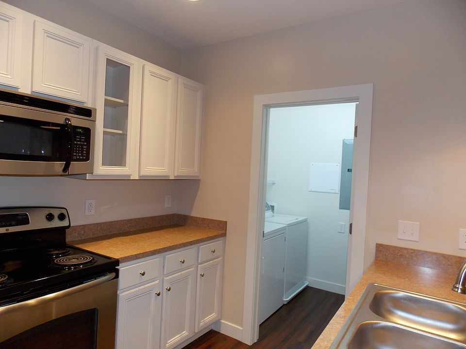 Full size washer/dryer included