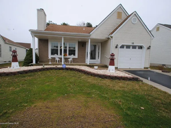 12 Kendal Dr, Toms River, NJ 08757